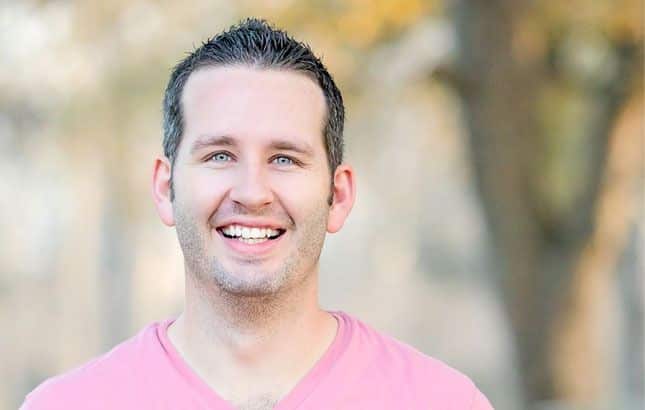 Nome: Dr. Gael Rocha Fontes CRP: 05/90112 Descrição: Com uma abordagem existencial e foco em transições de vida, Dr. Gael se especializa em atender jovens adultos (20-35 anos) que se sentem perdidos diante das infinitas possibilidades e pressões do mundo contemporâneo. Ele trabalha questões como crises de carreira, dilemas de relacionamento, a busca por um propósito e a chamada “ansiedade do futuro”. Em suas sessões, Dr. Gael não oferece respostas prontas, mas sim provoca reflexões profundas sobre liberdade, responsabilidade e a construção de um sentido autêntico para a vida. É o profissional certo para quem está em uma encruzilhada e precisa de ajuda para escolher um caminho que ressoe com seus verdadeiros valores. Endereço: Travessa Inácio Lima, 58, sobreloja (Espaço Veredas), Kaonze, Nova Iguaçu – RJ Telefone: (21) 97556-1122 Site:  Nome: Dr. Gael Rocha Fontes CRP: 05/90112 Descrição: Com uma abordagem existencial e foco em transições de vida, Dr. Gael se especializa em atender jovens adultos (20-35 anos) que se sentem perdidos diante das infinitas possibilidades e pressões do mundo contemporâneo. Ele trabalha questões como crises de carreira, dilemas de relacionamento, a busca por um propósito e a chamada "ansiedade do futuro". Em suas sessões, Dr. Gael não oferece respostas prontas, mas sim provoca reflexões profundas sobre liberdade, responsabilidade e a construção de um sentido autêntico para a vida. É o profissional certo para quem está em uma encruzilhada e precisa de ajuda para escolher um caminho que ressoe com seus verdadeiros valores. Endereço: Travessa Inácio Lima, 58, sobreloja (Espaço Veredas), Kaonze, Nova Iguaçu - RJ Telefone: (21) 97556-1122 Site: